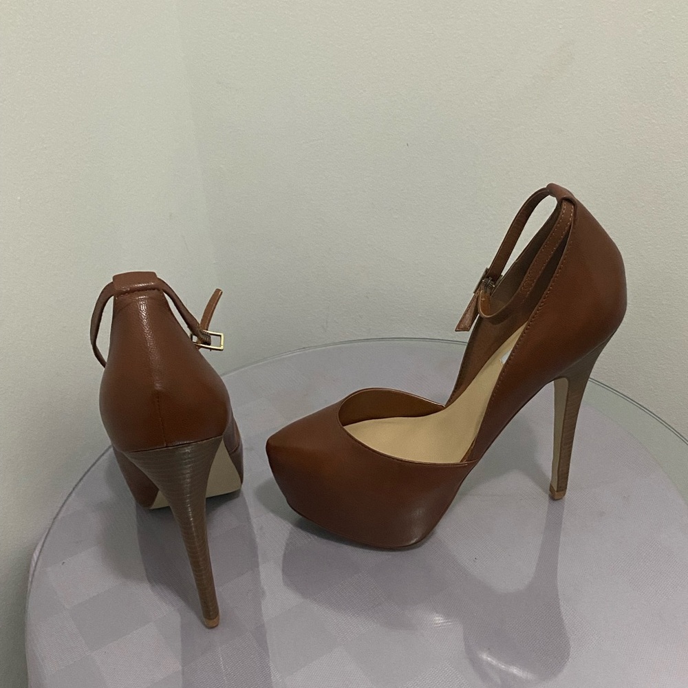 Brand new never worn Steve Madden shoes.